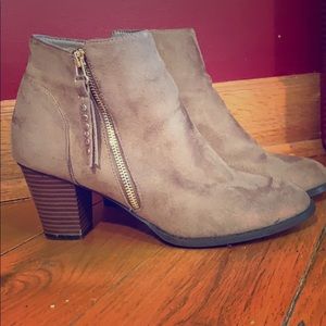 Vegan suave ankle boots